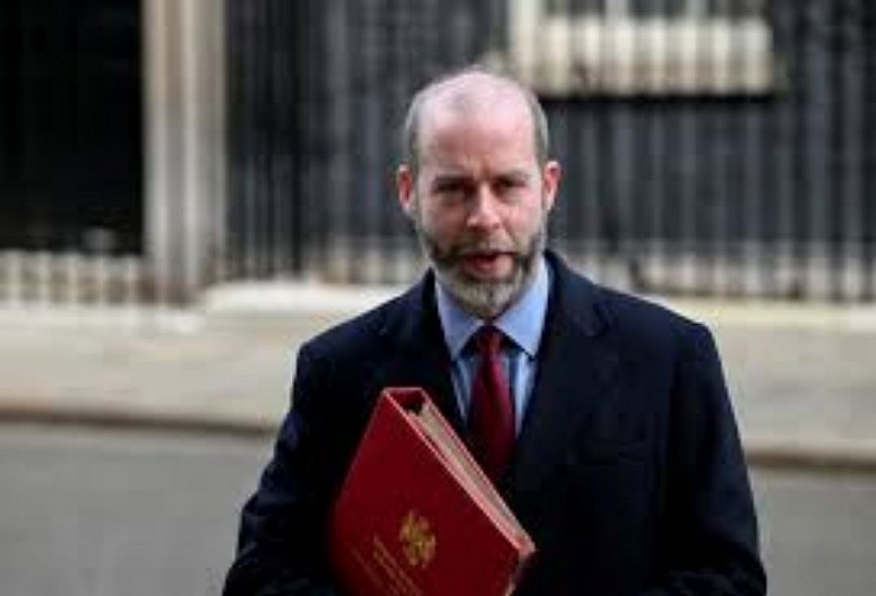 UK Trade Secretary Jonathan Reynolds has warned that thousands of jobs may be at risk if a deal with the United States is not reached imminently, highlighting the urgency of the situation. This statement underscores the potential economic impact of failing to secure a trade agreement.