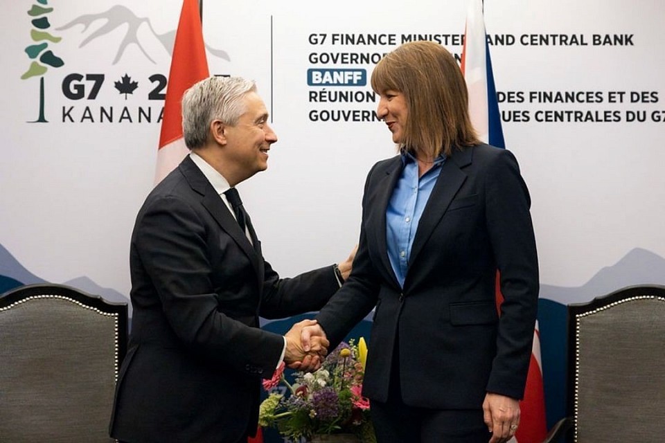 Great to see my friend @FP_Champagne at @G7Canada.   The UK and Canada are key partners and are working together in a changing world.  From joint work on clean energy and AI, to ways to boost economic growth and global resilience, our two nations stand together.
