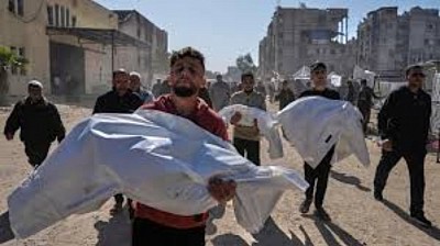 Palestinians carry the body of a person who was killed while heading to a Gaza aid hub, during a funeral at the Nasser Hospital in Khan Younis, southern Gaza Strip, on Sunday.