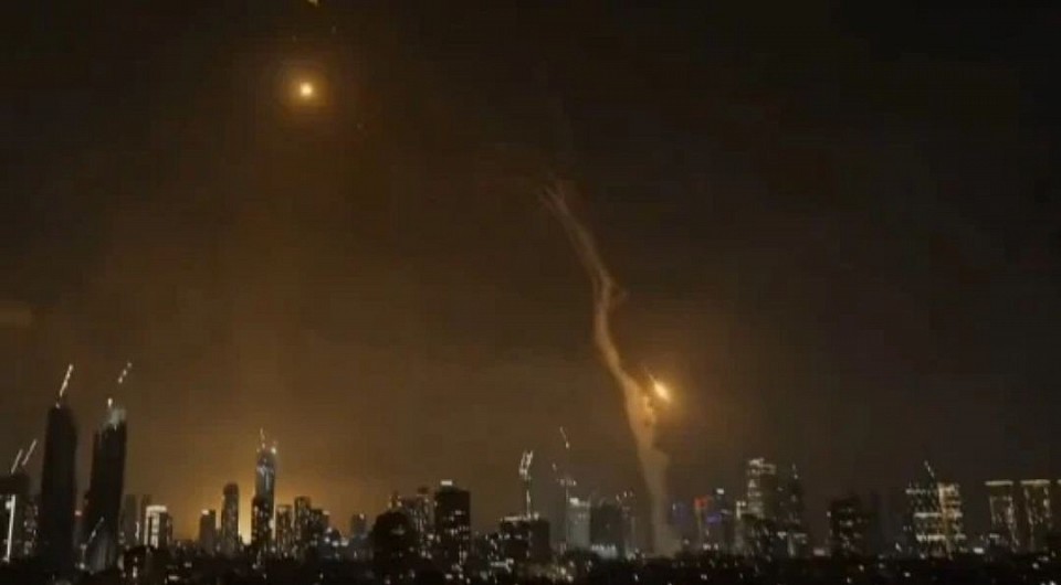 Haaretz reported that more than 100 rockets were launched from Iran toward Israel, and the Israeli Home Front Command confirmed that air raid sirens were heard across large areas of Israel. Israel Hayom reported that rockets fell on seven areas in central Israel.