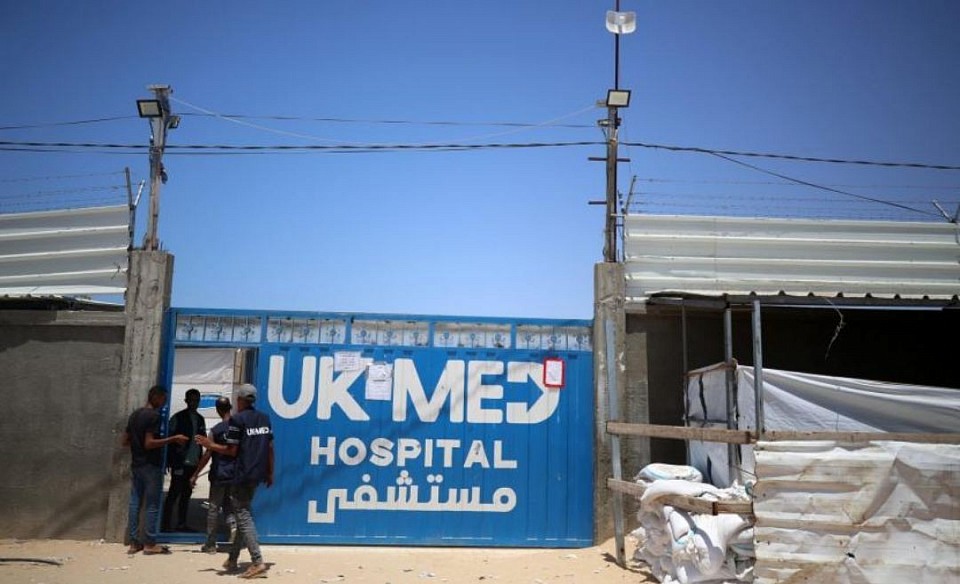 A civilian was killed when the Israeli occupation forces shelled a group of residents near the British Hospital in Al-Mawasi, Khan Yunis. This area had previously been designated a