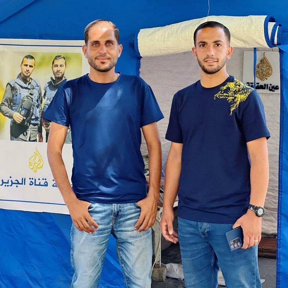 Al Jazeera Network: ⭕️ We condemn the premeditated assassination of our correspondents Anas Al-Sharif and Mohammad Qreiqea, and cameramen Ibrahim Daher and Mohammed Noufal. ⭕️ The killing of our journalists by Israeli occupation forces is a new, blatant, and deliberate attack on press freedom. As Al Jazeera bids farewell to another group of its finest journalists, we hold the Israeli occupation army and its government fully responsible for targeting and assassinating our team. ⭕️ The killers of journalists deliberately targeted Al Jazeera’s press tent at Al-Shifa Medical Complex, as admitted in a statement by the Israeli army. Numerous Israeli military officials have repeatedly incited and called for the targeting of Anas Al-Sharif and his colleagues.
