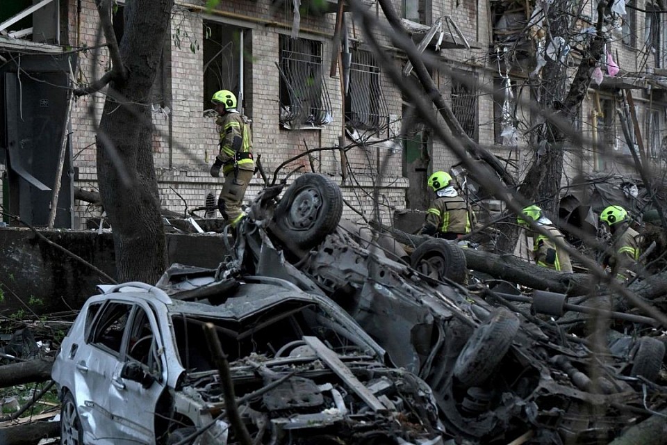 During Zelensky's meeting with Trump at the White House, Russia bombed the city of Kharkiv, hitting civilian homes, killing seven children.