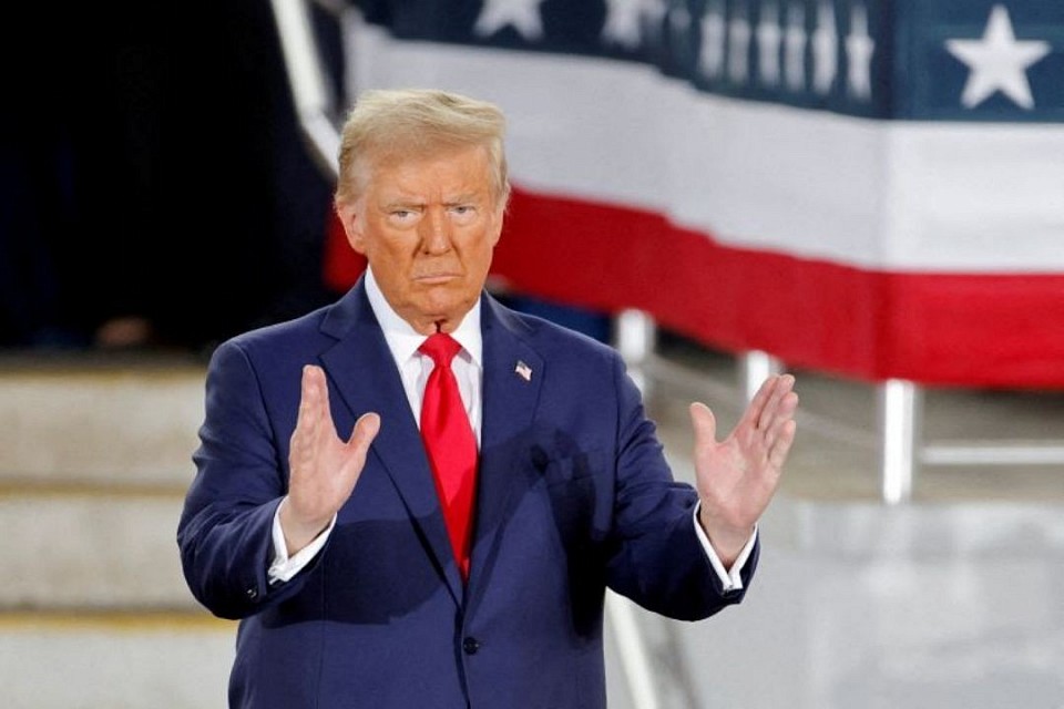 Trump | Decides to Deploy Military Personnel to Chicago