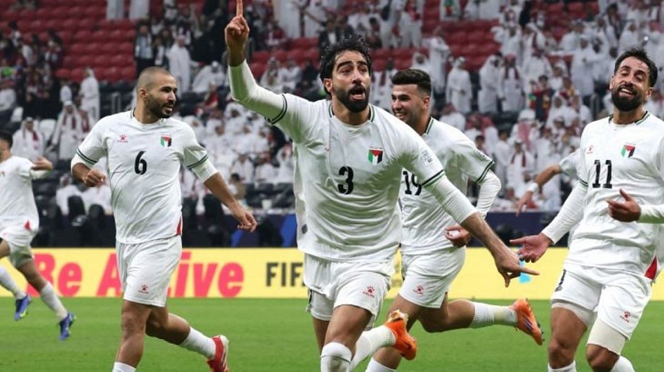🚨 Breaking News | Palestine stuns host nation Qatar at FIFA Arab Cup 2025  Doha, Qatar — In a dramatic opening to the FIFA Arab Cup 2025, Palestine defeated host nation Qatar 1–0, securing a historic and morale-boosting victory at Al-Bayt Stadium.  The only goal of the match came in stoppage time, when a defensive mistake by Qatar resulted in an own goal in the 95th minute, handing Palestine a precious three points in their first group-stage match.  The shock win gives Palestine an early advantage in Group A as they push to reach the knockout rounds against the odds.  Published: 1 December 2025