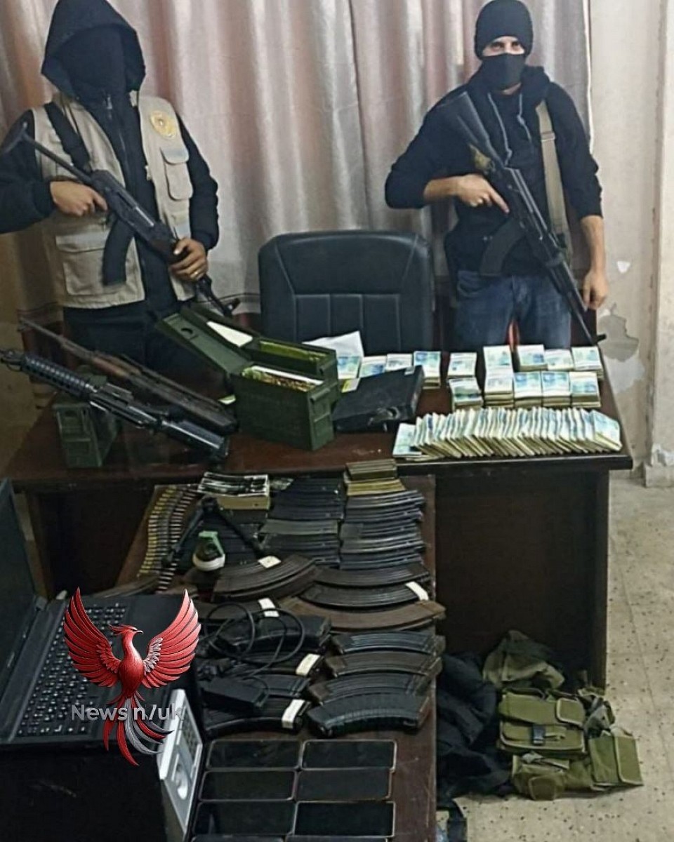Newsn7uk: Details of a raid conducted by Gaza police in Deir al-Balah have emerged, resulting in the arrest of three members of an armed gang on charges of theft, murder, and drug trafficking. Large sums of cash, weapons, and ammunition were also seized. Media reports confirm this as an official statement from the Gaza General Investigations Department, highlighting coordinated efforts to restore order in central Gaza amidst escalating chaos. The operation underscores the gang's resources and its tangible results in an area plagued by conflict and economic hardship.
