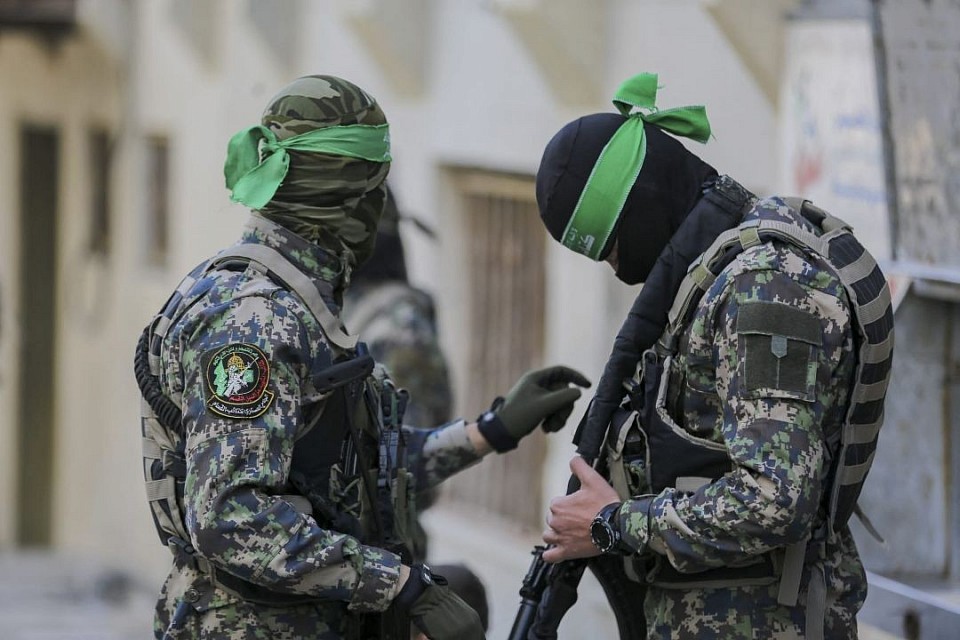 Hamas:  - The occupation committed a new crime by bombing the Al-Hawli family home in Deir al-Balah, resulting in the martyrdom of a number of Palestinians. - This heinous crime, along with the repeated attacks, constitutes a blatant and repeated violation of the ceasefire agreement. - We stress the necessity of compelling the enemy to abide by the ceasefire agreement in its entirety, including the transition to the second phase.