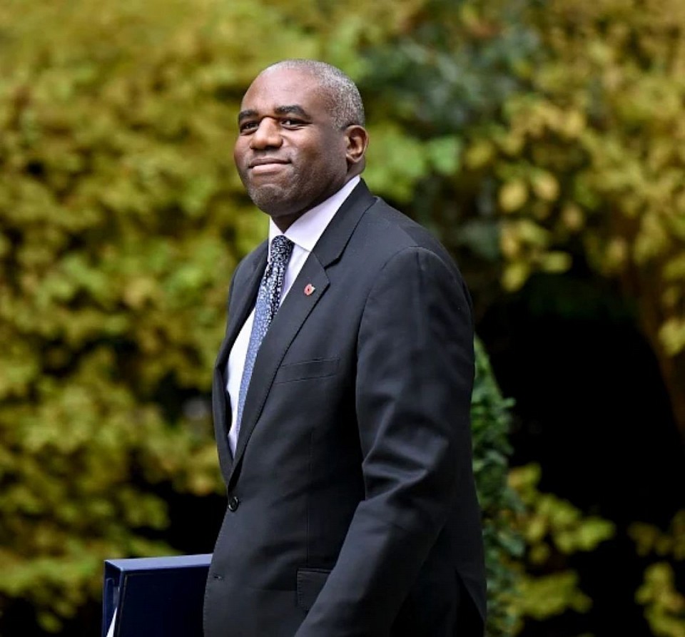 #URGENTE  Deputy Prime Minister David Lammy and several cabinet ministers have declared their support for Starmer, calling for unity and continuity.