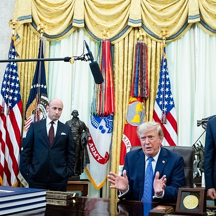 The US president issues orders regarding narrowing the scope of eligibility for US citizenship by birth.